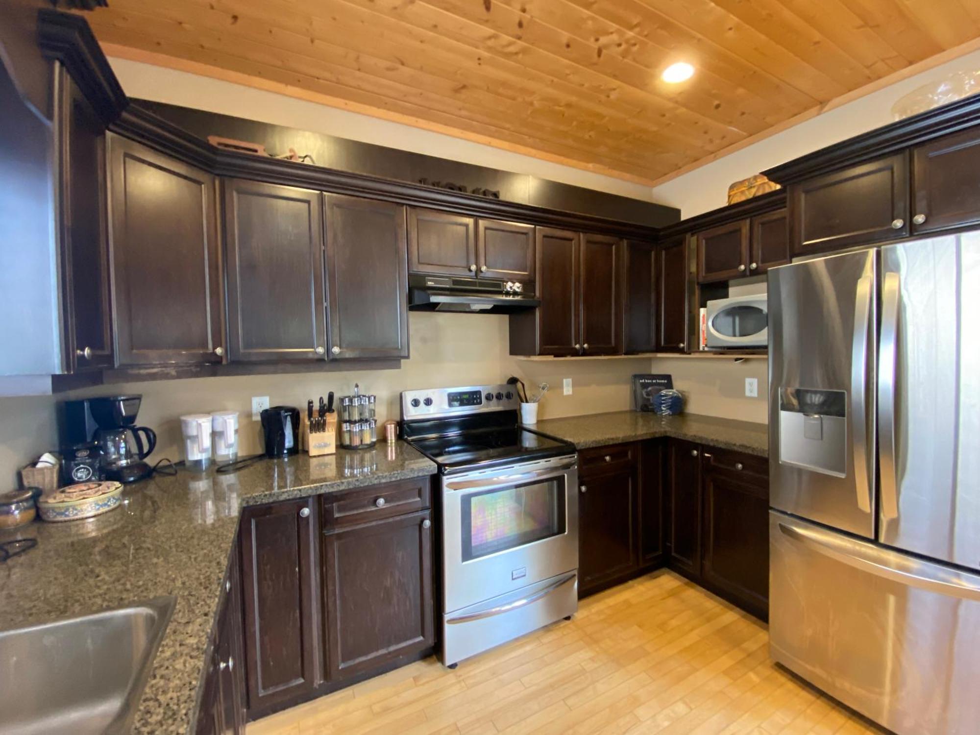 Morrisey Chalet At Sun Peaks Exterior foto