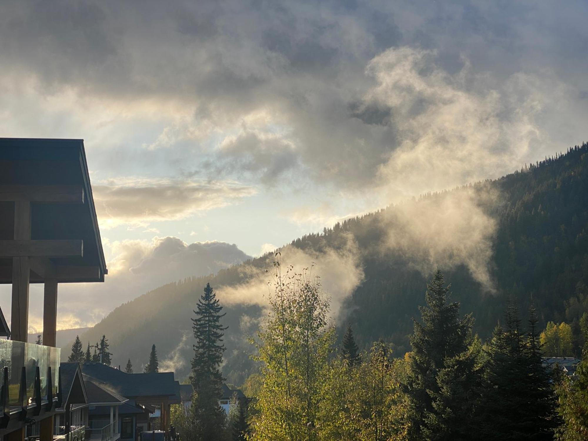 Morrisey Chalet At Sun Peaks Exterior foto