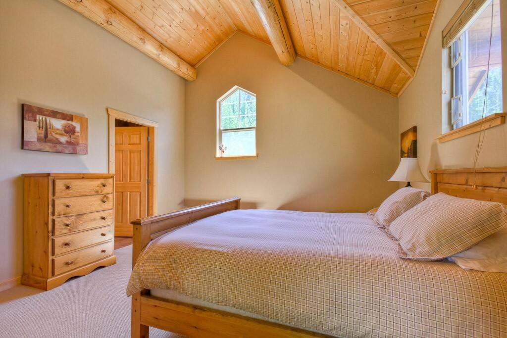 Morrisey Chalet At Sun Peaks Exterior foto